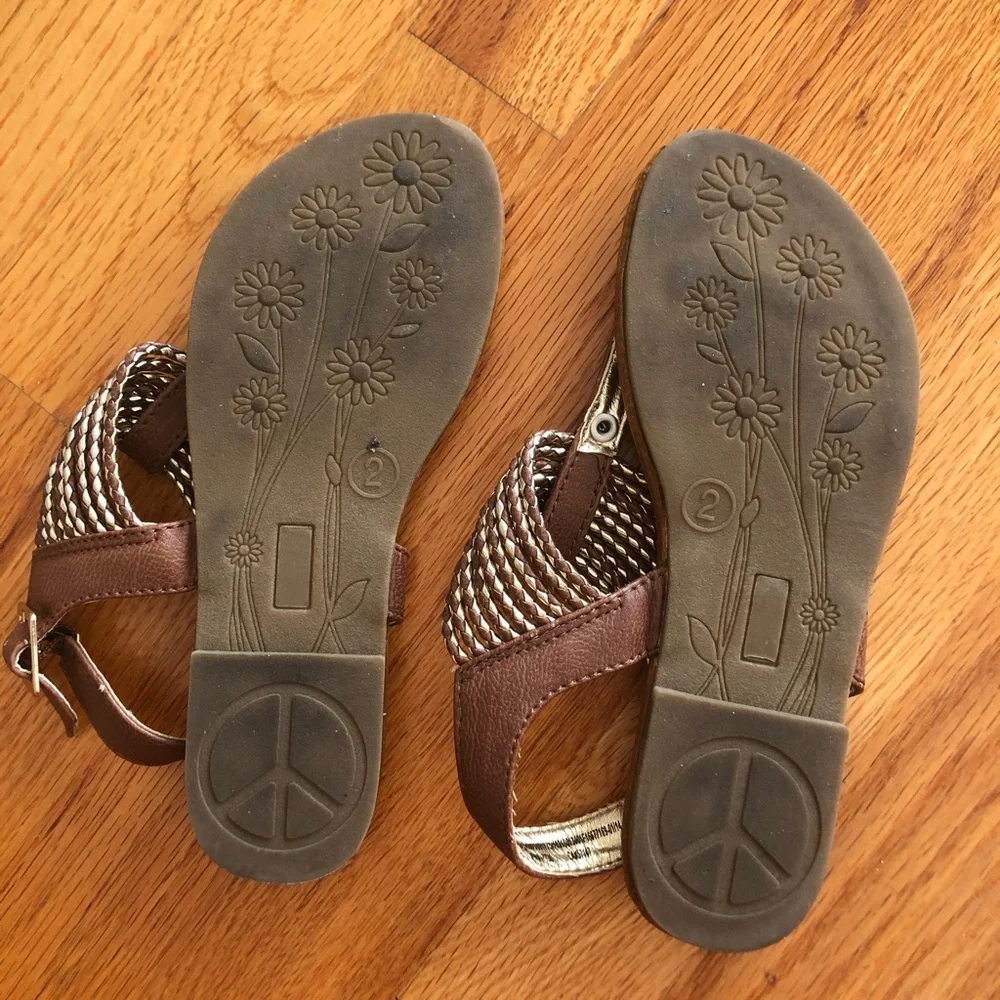 Cherokee Brown Sandals